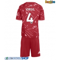 Maglie da calcio Liverpool Virgil van Dijk #4 Prima Maglia Bambino 2026-27 Manica Corta + Pantaloni corti)